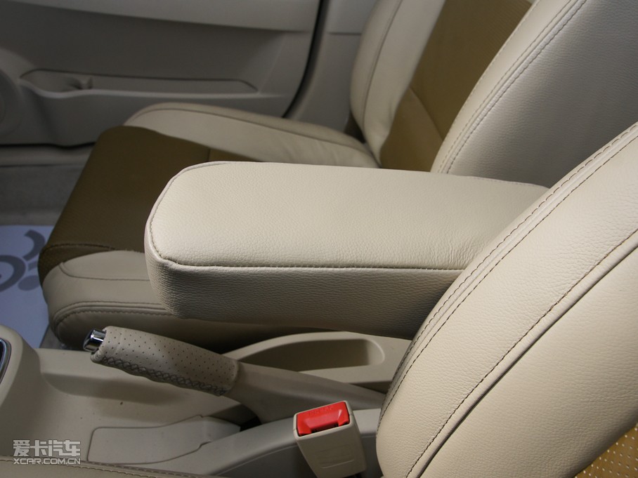 2010�����A�E��CROSS �w�� 1.5L �Ԅ����F��