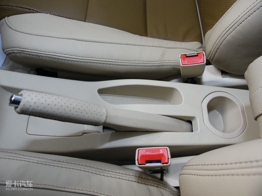 2010AECROSS w 1.5L ԄF