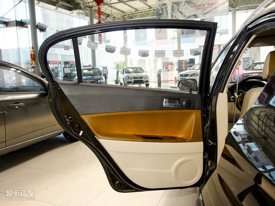 2010AECROSS w 1.5L ԄF