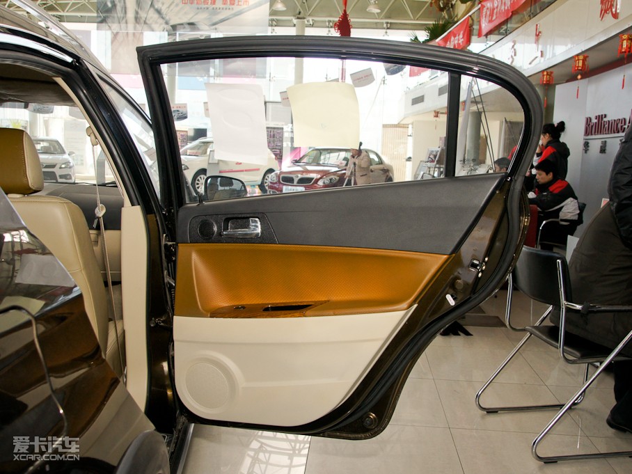 2010�����A�E��CROSS �w�� 1.5L �Ԅ�(d��ng)���F��