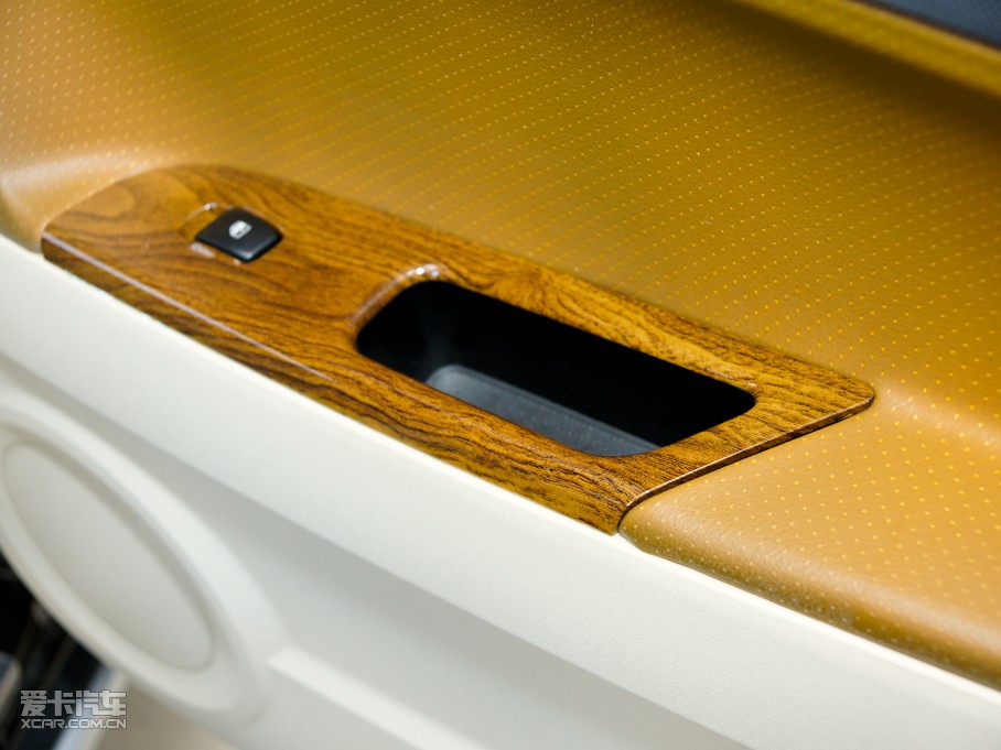 2010AECROSS w 1.5L ԄF