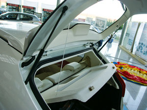 2010款飞炫 1.5L 自动时尚版 空间座椅