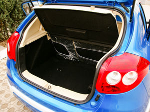 2010款飞炫 1.5L 手动时尚版 空间座椅