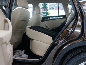 2012款1.6L 自动豪华版 后排座椅放倒