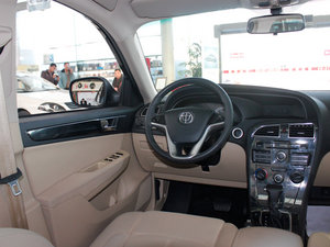 2012款1.6L 自动豪华版 空间座椅