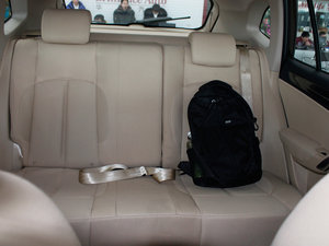 2012款1.6L 自动豪华版 后排座椅