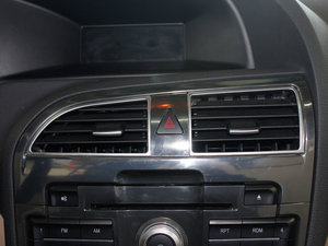 2012款1.6L 自动豪华版 空调出风口