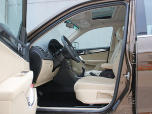 2012款1.6L 手动豪华版 前排空间