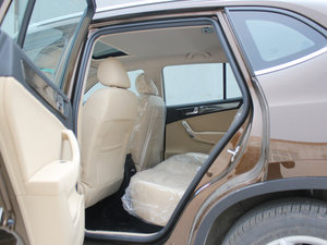 2012款1.6L 手动豪华版 后排空间