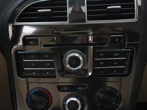 2012款1.6L 手动豪华版 音响调节
