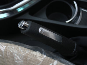 2012款1.6L 手动豪华版 驻车制动器