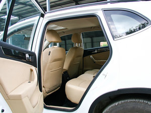 2012款1.5T 自动四驱豪华版 后排空间
