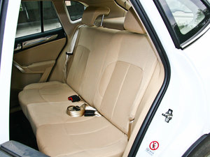 2012款1.5T 自动四驱豪华版 后排座椅