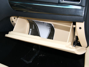 2012款1.5T 自动四驱豪华版 手套箱