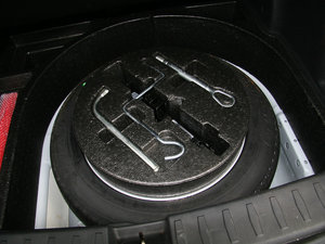 2012款1.5T 自动四驱豪华版 备胎