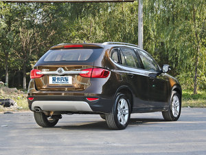 2012款1.6L 手动舒适版 整体外观