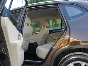 2012款1.6L 手动舒适版 后排空间