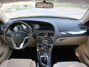 2012款1.6L 手动舒适版 内饰全景