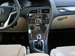 2012款1.6L 手动舒适版 中控台