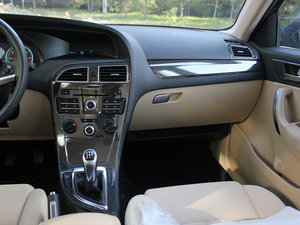2012款1.6L 手动舒适版 中控区
