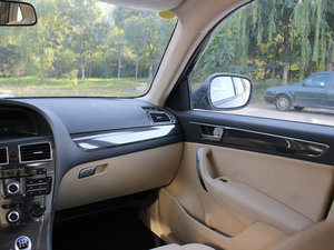 2012款1.6L 手动舒适版 中控区