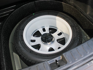 2012款1.6L 手动舒适版 备胎