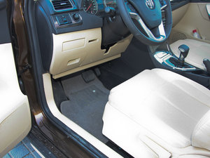 2012款1.5T 自动豪华版 前排空间