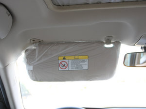 2012款1.5T 自动豪华版 遮阳板（左）