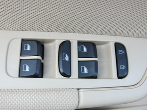 2012款1.5T 自动豪华版 主驾车窗控制区	
