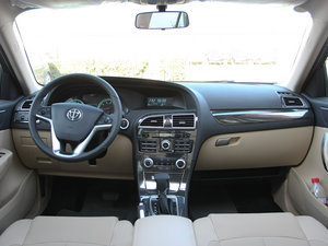 2012款1.5T 自动豪华版 内饰全景
