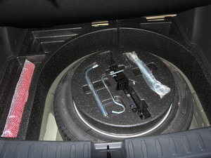 2012款1.5T 自动豪华版 备胎