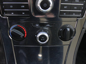 2012款1.5T 手动豪华版 中控区