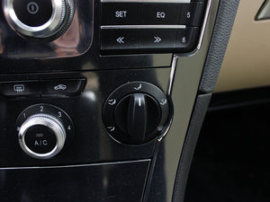 2012款1.5T 手动豪华版 中控区