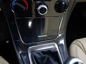 2012款1.5T 手动豪华版 中控区