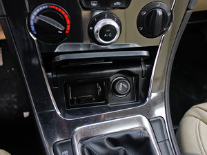 2012款1.5T 手动豪华版 中控区
