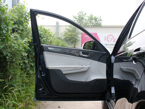 2011款1.5T 手动舒适版 空间座椅