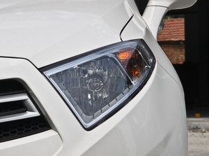 2012款1.5L 手动精英版 大灯