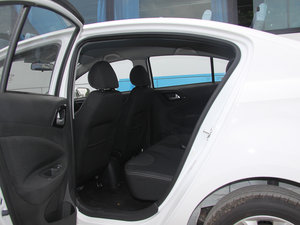 2012款1.5L 手动精英版 后排空间