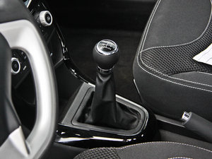 2012款1.5L 手动精英版 换挡杆