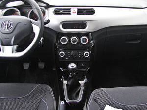 2012款1.5L 手动精英版 中控台