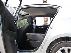 2012款1.5L AMT天窗版 后排座椅放倒