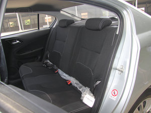 2012款1.5L AMT天窗版 后排座椅