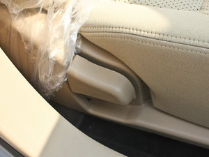 2013款1.5L 自动豪华版 空间座椅