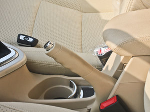 2013款1.5L 自动豪华版 驻车制动器