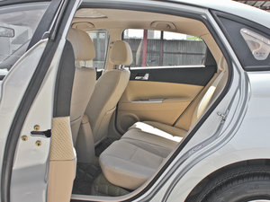 2013款1.5L 手动豪华版 后排空间
