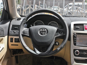 2013款1.5L 手动豪华版 方向盘