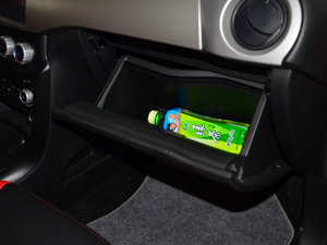 2014款1.5L 手动舒适型 手套箱