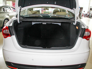2014款1.6L 自动豪华型 行李厢空间