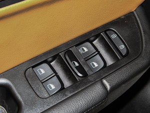 2014款1.6L 自动豪华型 主驾车窗控制区	