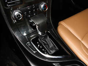 2014款1.6L 自动豪华型 换挡杆